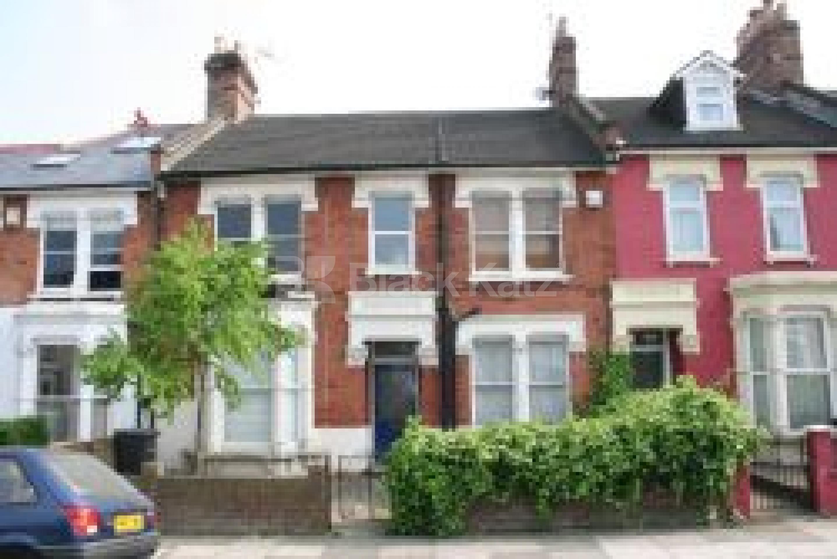 			MUST SEE !!!!!!!, 1 Bedroom, 1 bath, 1 reception Flat			 Dagmar Road, STROUD GREEN N4